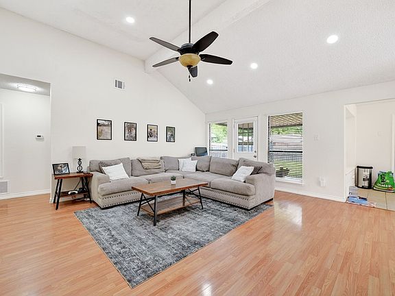 3rd image of 705 Whitewing Dr