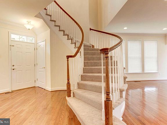 4th image of 5676 Tower Hill Cir