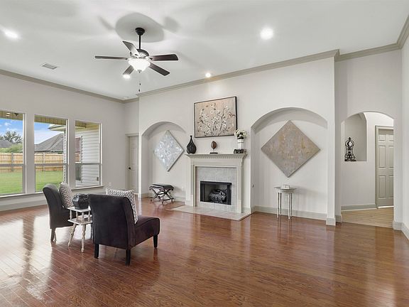 3rd image of 41133 Mandalay Dr