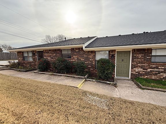 3rd image of 108 NE Katherine Ave #120B