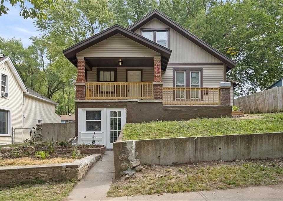 1st image of 203 S Willis Ave