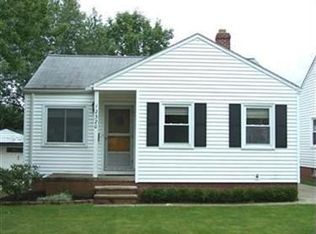 12320 Park Knoll Dr, Garfield Heights, OH