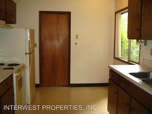 5th image of 1939 SE Spruce St APT B