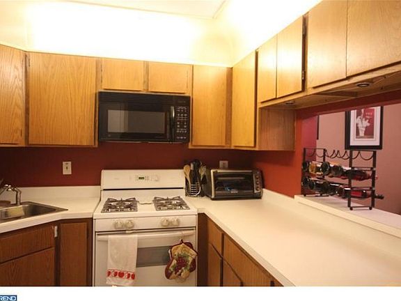 4th image of 21 Barberry Ct