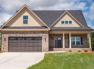 1032 Clear Creek Cir, Lincolnton, NC 28092