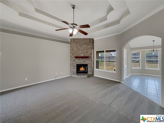 5th image of 2401 Wisteria Ln