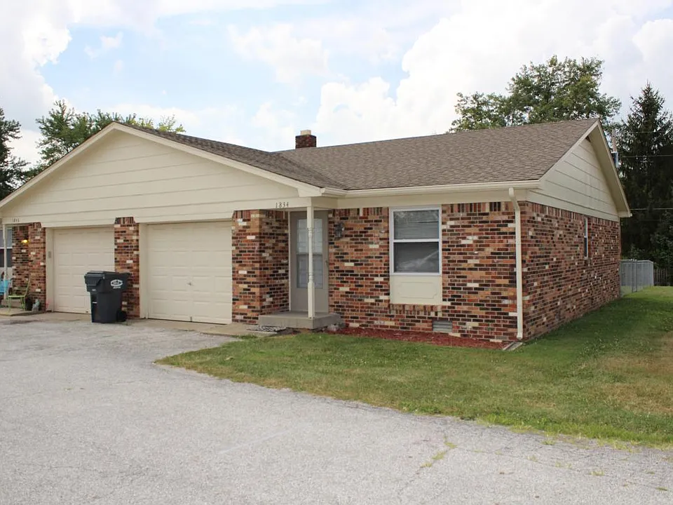 2BR, 1 BA Single Level Duplex