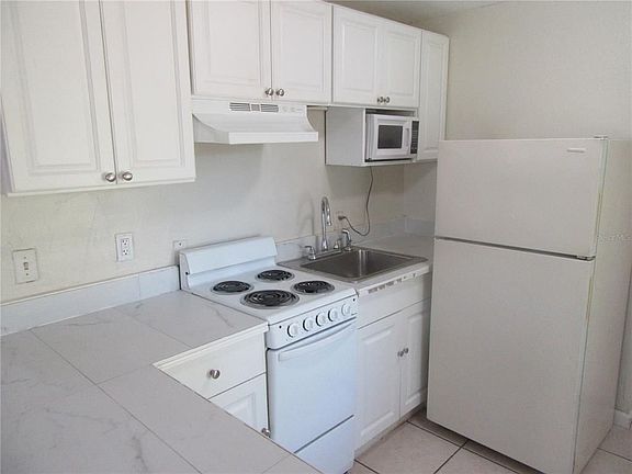 2nd image of 1473 24th St N APT B
