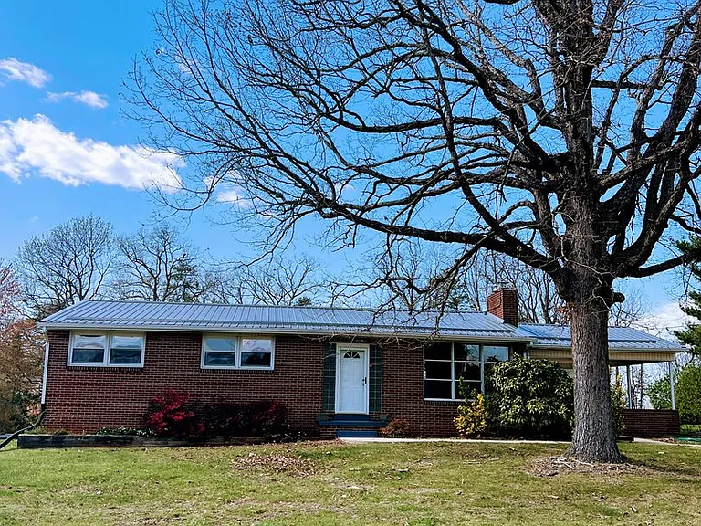 3328 Wards Rd — Photo 1