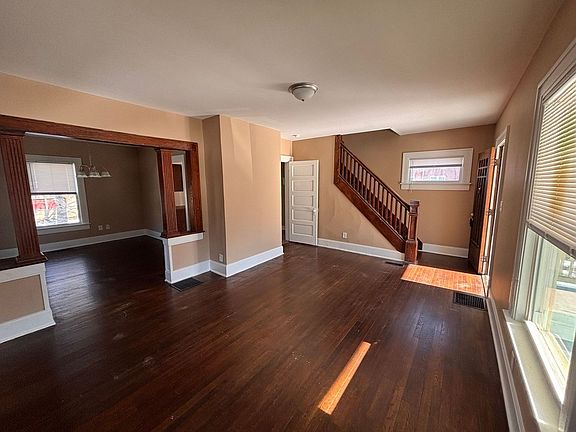 3rd image of 1615 Mayo Ave