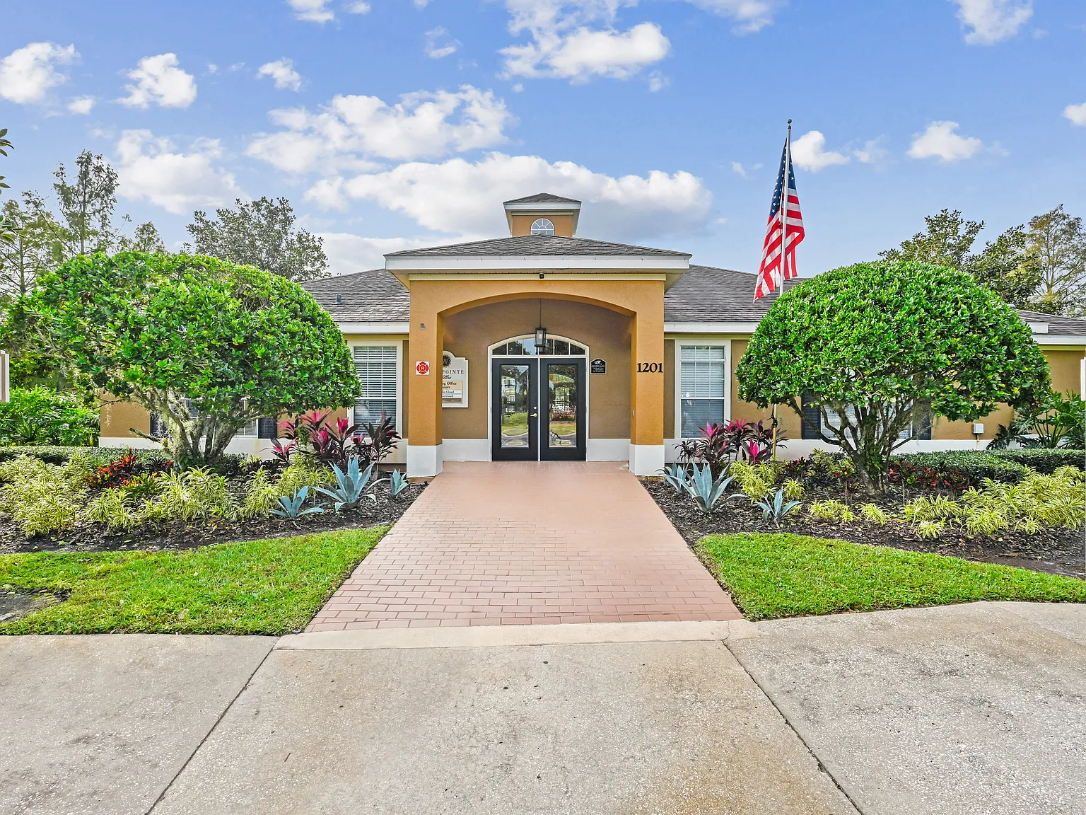 West Pointe Villas Apartment Homes — Photo 4