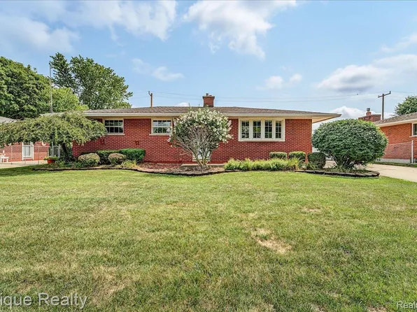 29749 Ailanthus Dr, Flat Rock, MI 48134