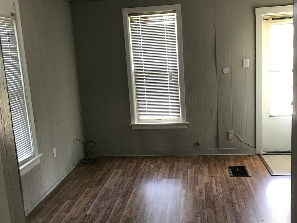 606 Wilkes Blvd #102