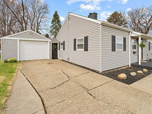 3rd image of 942 W 34th St