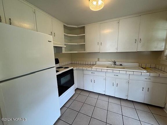 5th image of 2038 Jackson St