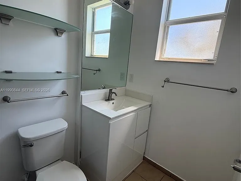 134 SE 28th Ter #6 — Photo 14