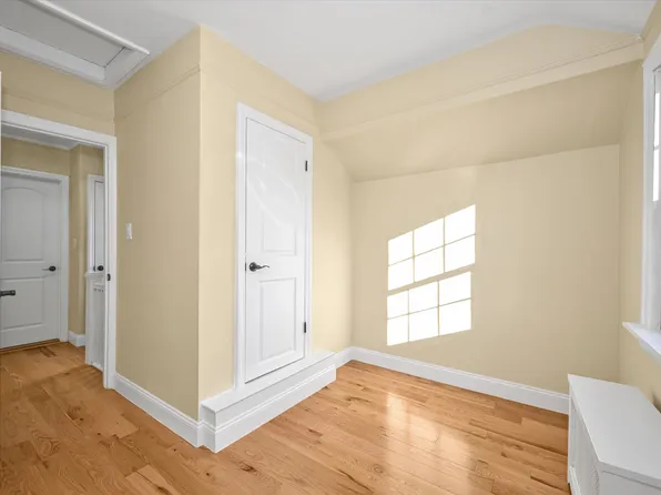 85-11 Eton Street image 13 of 20