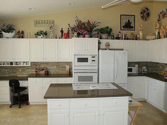 2nd image of 451 W Beechnut Pl