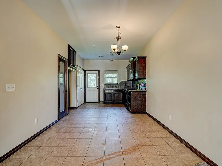 2220 W Utah Ave — Photo 8