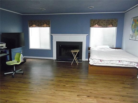 3rd image of 1180 Country Ct