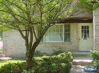 176 S Washington Ave APT C2, Bergenfield, NJ 07621