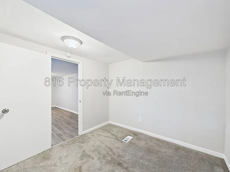 126 S Village Ter — Photo 12
