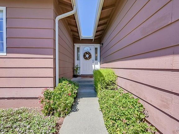 3rd image of 920 Francisco Drive