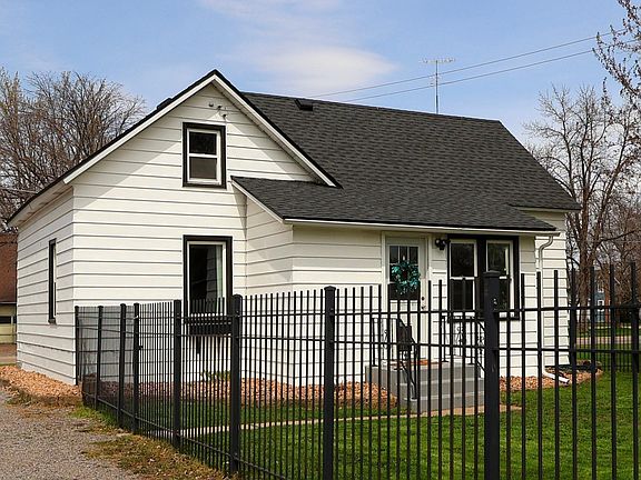 4th image of 208 4th St S
