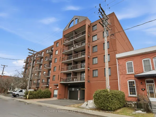 222 Guigues Ave #402, Ottawa, ON K1N 5J2