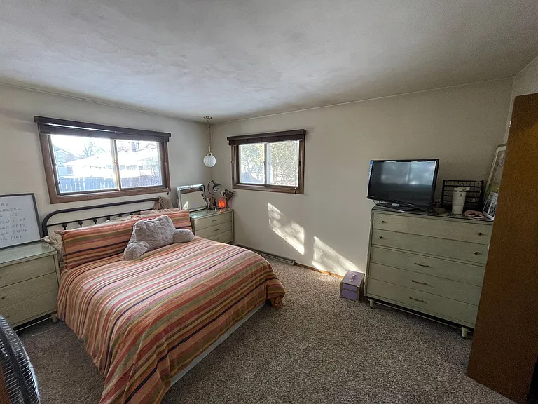 2409 N Eugene St — Photo 10
