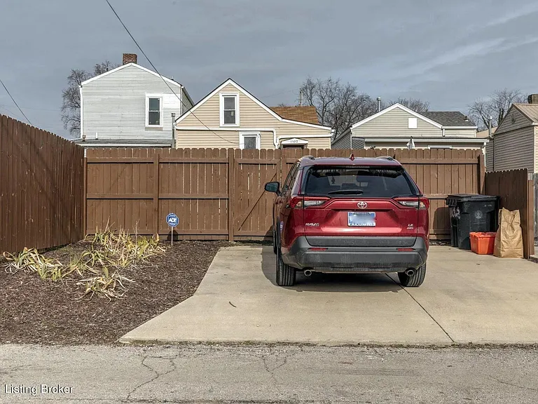 1102 Lydia St — Photo 22