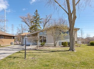 1047 Longaker Rd, Northbrook, IL 60062