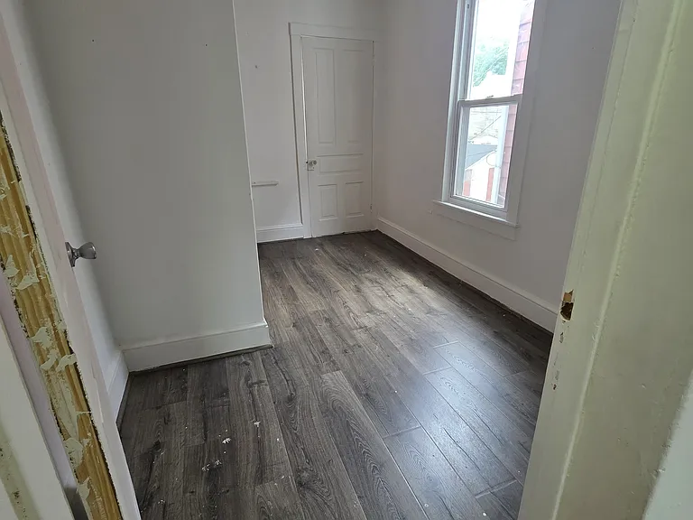 553 S 18th St — Photo 11