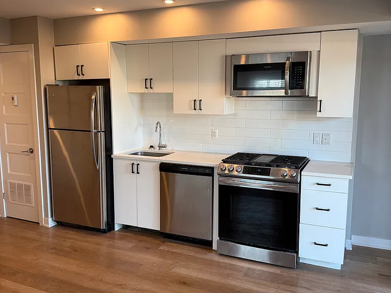 689 Churchill Ave N #204 — Photo 21