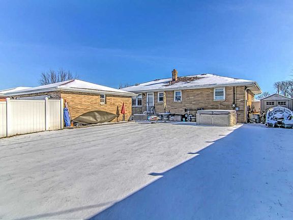 5th image of 9612 Boulevard Dr