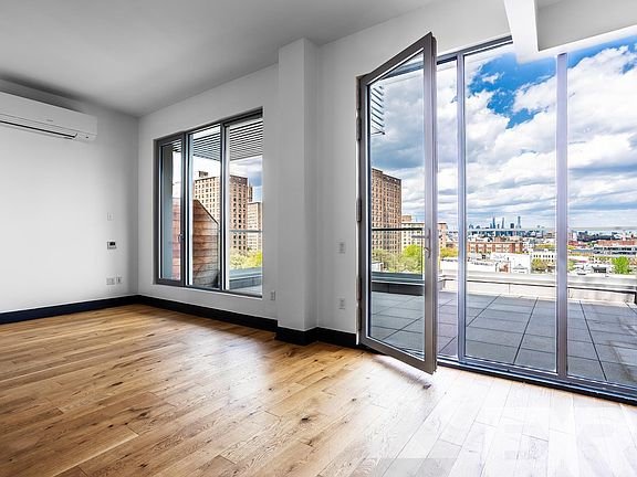5th image of 10 Montieth St APT 740