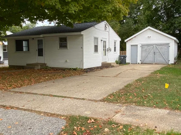 126 Michigan Ave, Plainwell, MI 49080