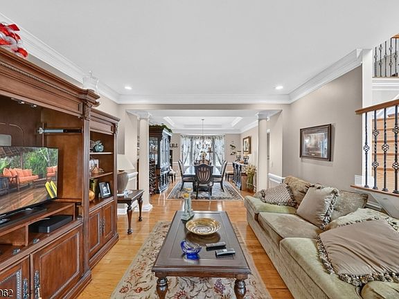 5th image of 50 Albert Dr