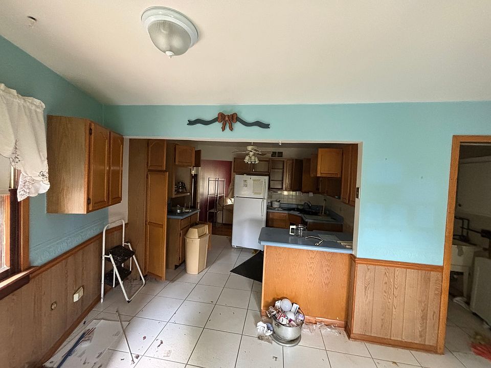 2nd image of 10423 Lombard Ave