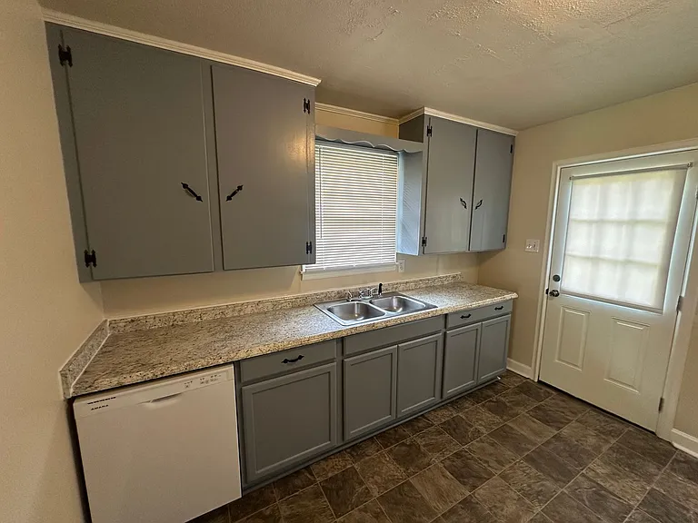 1307 Drew Ave — Photo 6