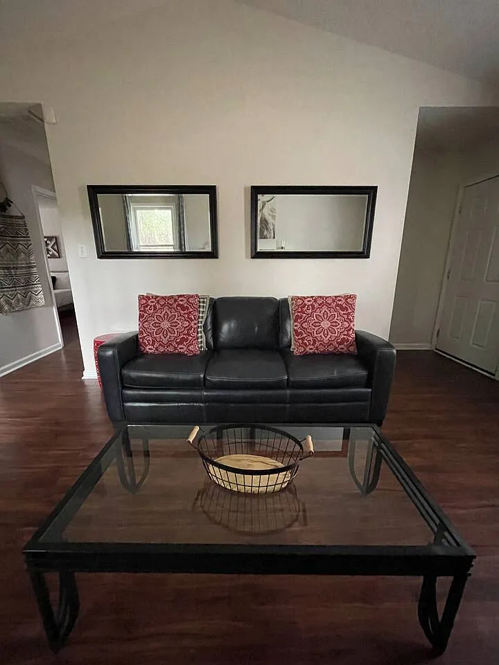 2 bed, 877 sqft, $1,200 — Photo 4