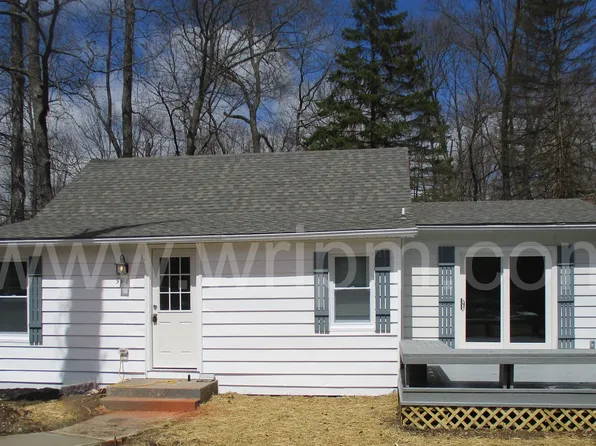 998 Newichawnoe Ln, Bath, PA 18014