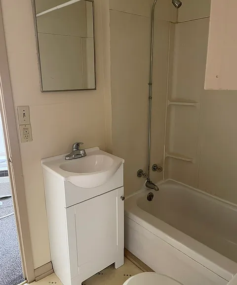 124 N 38th Ave #4 — Photo 5