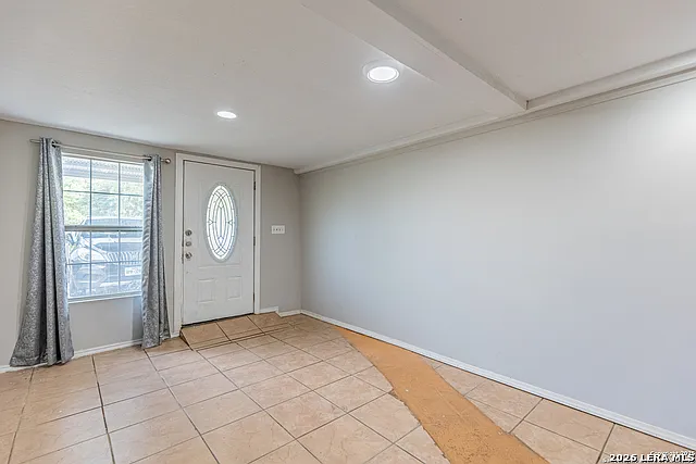 1 bed, 1.0 bath, 586 sqft, $850 — Photo 2