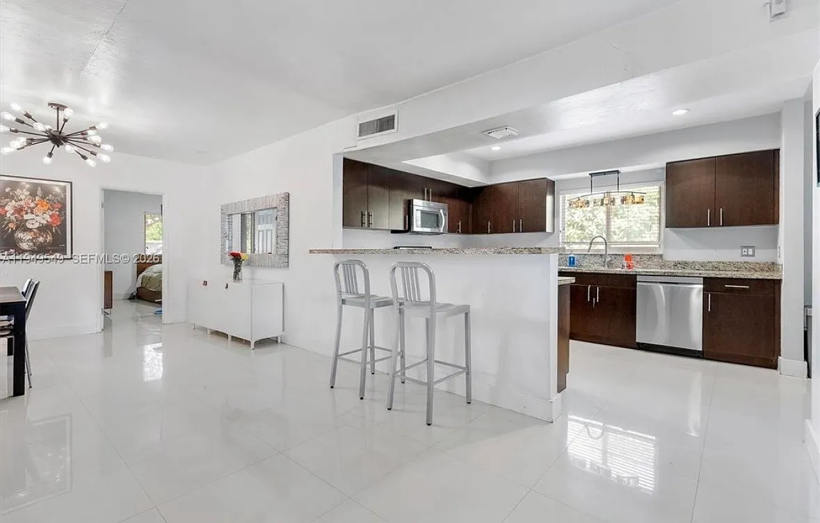 3 bed, 1954 sqft, $6,500 — Photo 4