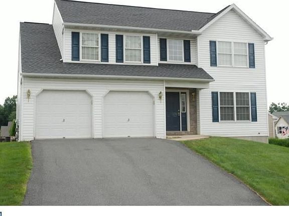 3rd image of 105 N Rosewood Ct