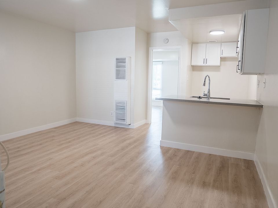 1st image of 1643 Woodruff Ave #4