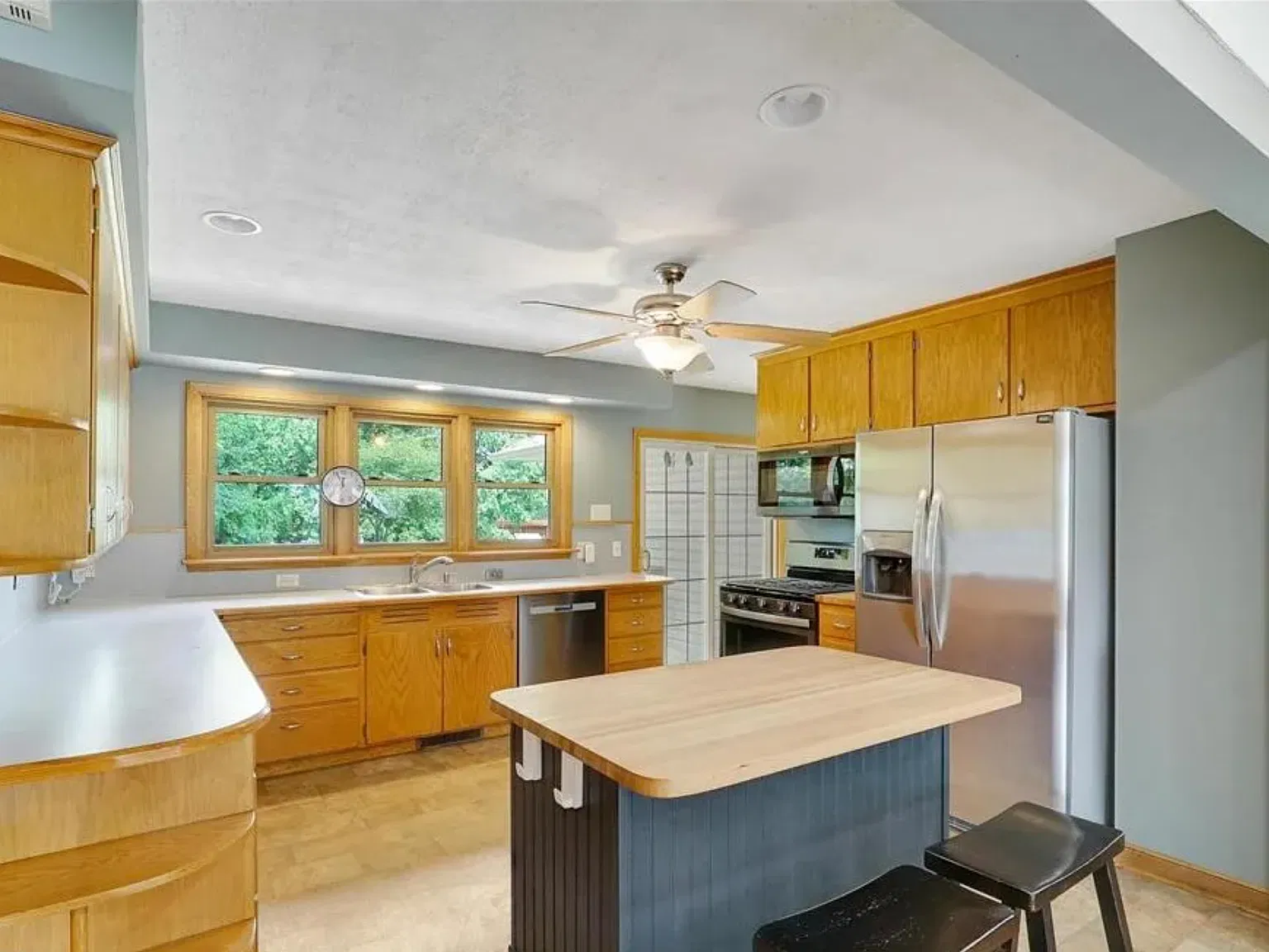 3 bed, 1938 sqft, $3,200 — Photo 4