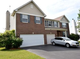 124 Summit Dr, Gilberts, IL 60136