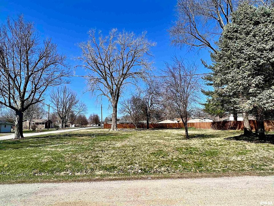 2nd image of 110 4th St